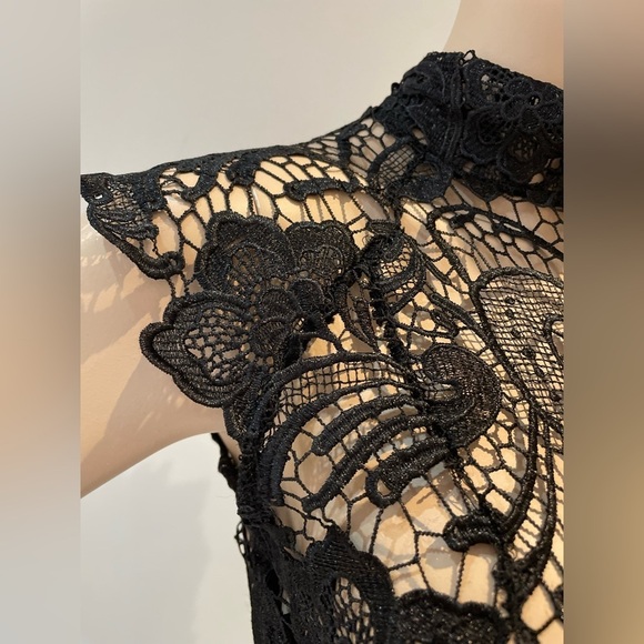 XENIA BOUTIQUE | Mini lace dress in black in Size 2 - Picture 4 of 10